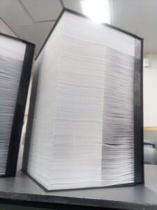 背厚30cm超・重さ約5kg “鈍器”どころではない契約書製本の世界