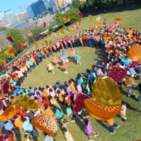 さまざまな果汁グミがミックスされていく世界観を表現