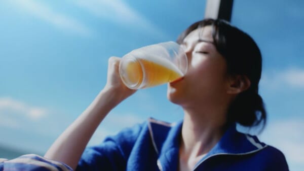 河合優実、初の酒類CMで豪快な飲みっぷり 「沁みるぜ」に込めた思い