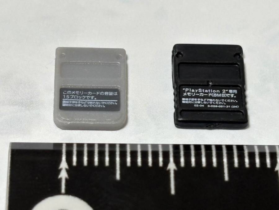 メモリーカード裏面の文字も読める