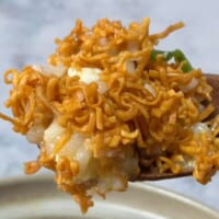 卵の優しい風味がインスタントラーメン特有のジャンク感を程よく中和