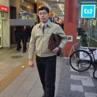 昨年は同モデルのベージュを着用して話題に