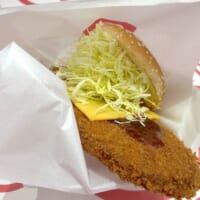 わんぱくメンチカツバーガー