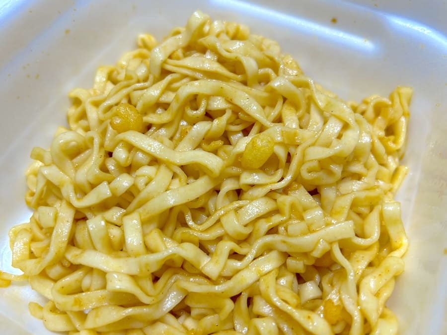 舌に馴染みがない味なのに、「うどん」として成立している。