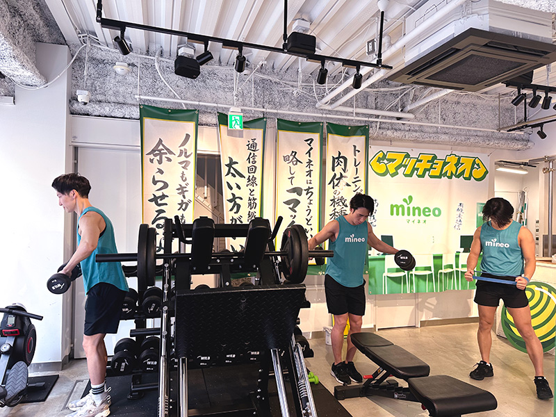 アップに余念がないマッチョ紳士のみなさん