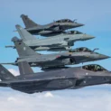 3か国共同訓練「アトランティック・トライデント」で編隊飛行する仏英米の戦闘機（Image：USAF）