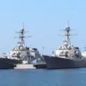 ステザム（DDG-63・左）とラッセン（DDG-82・右）