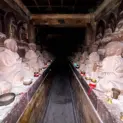 玉川大師の地下霊場にある石仏。四国88ヵ所、西国33ヵ所めぐりと同等の御利益がある