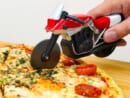 SUZUKI「KATANA」型ピザカッターに1000個限定の新色レッド登場 通販サイトで予約開始