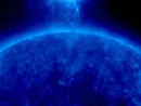太陽に巨大UFO？